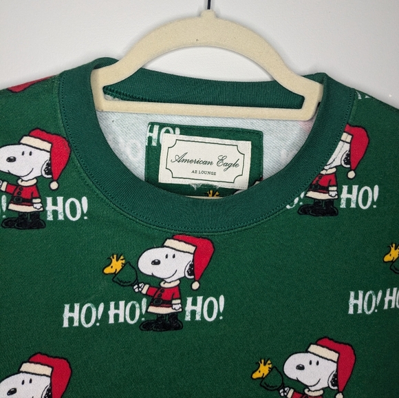 American Eagle Snoopy Peanuts Christmas Crop Sweatshirt Green White Red Size S - Picture 2 of 7